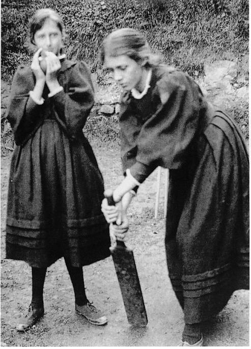 Sisters Virginia Woolf and Vanessa Bell